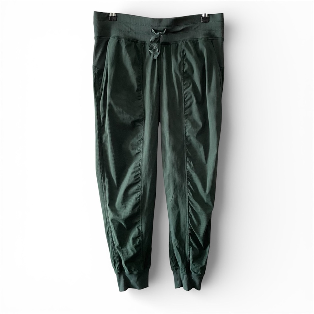 Lululemon 2024 Dance Studio Mid-Rise Jogger 7/8 Length
Rainforest Green